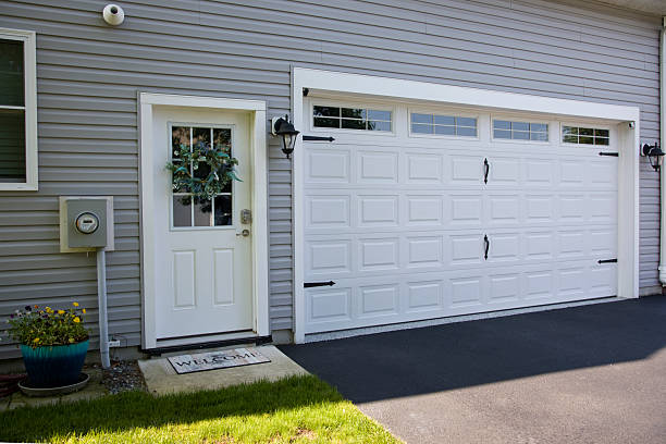 24/7 Emergency Garage Door Panel Replacement experts in Winsted, CT